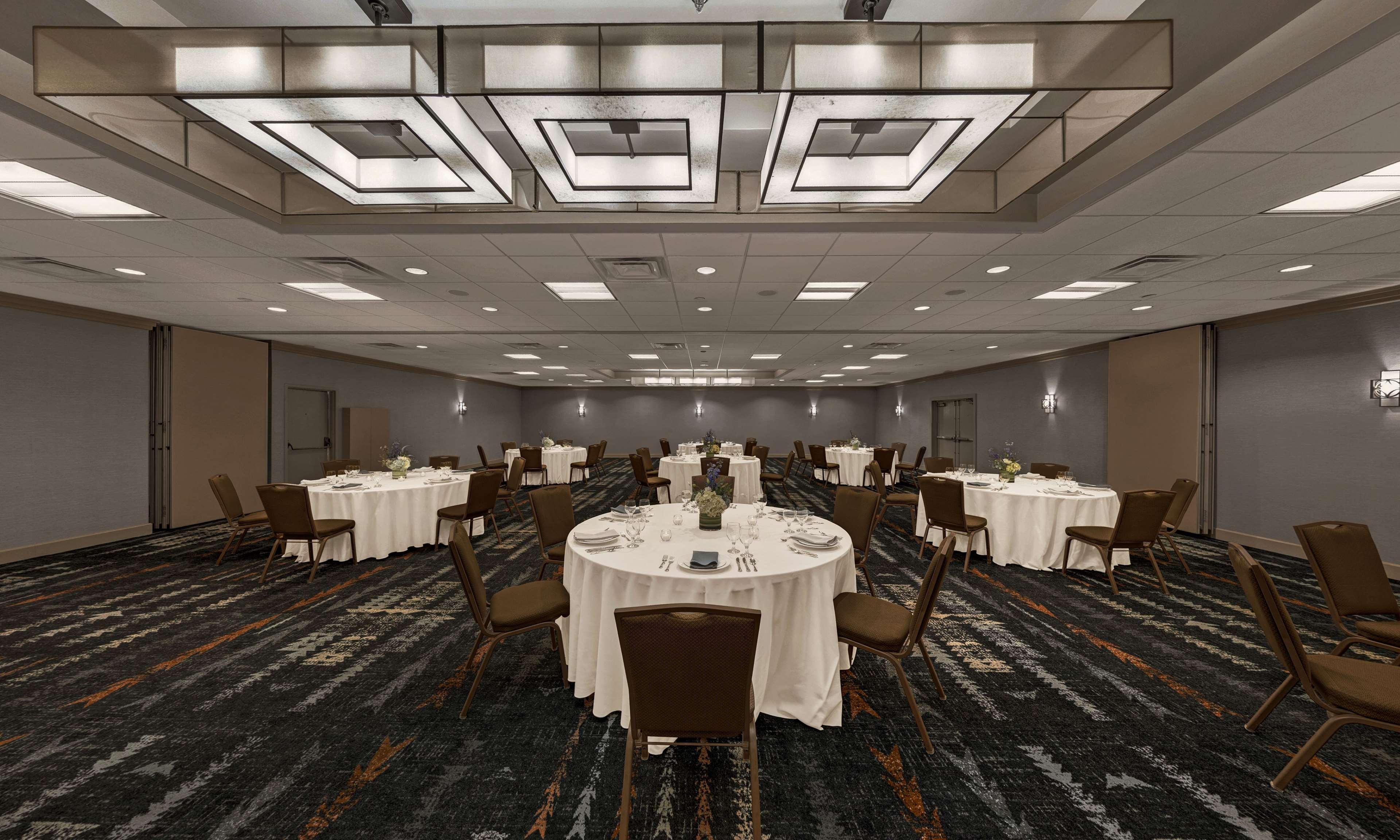Embassy Suites By Hilton Oklahoma City Will Rogers Airport Exterior foto