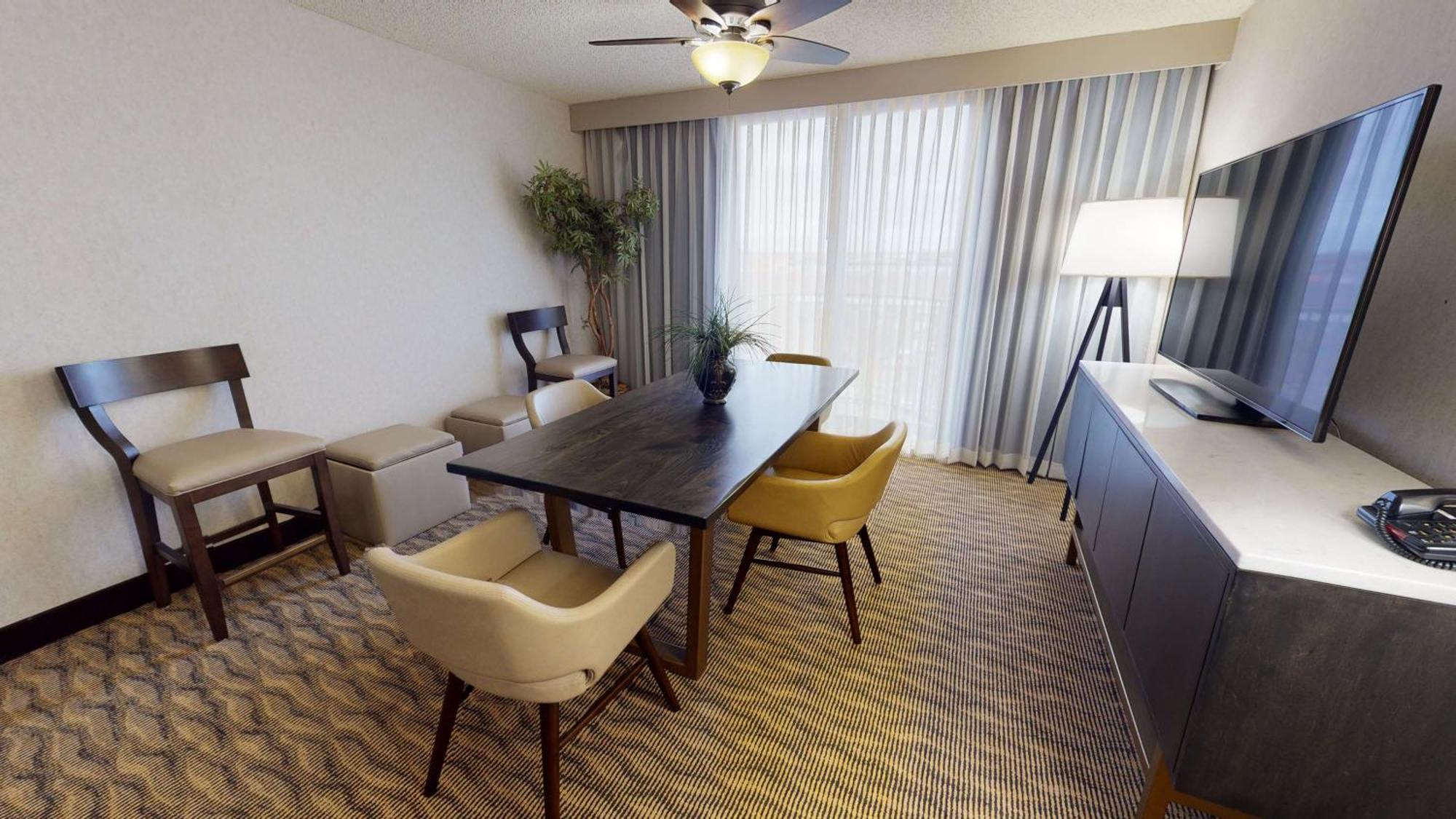 Embassy Suites By Hilton Oklahoma City Will Rogers Airport Exterior foto