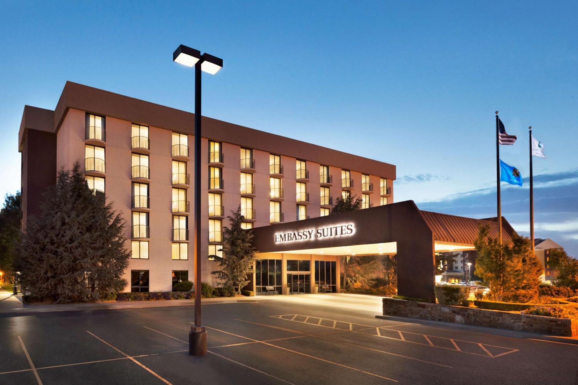 Embassy Suites By Hilton Oklahoma City Will Rogers Airport Exterior foto
