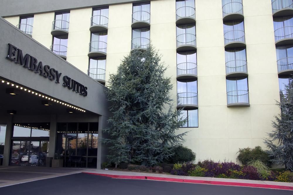 Embassy Suites By Hilton Oklahoma City Will Rogers Airport Exterior foto